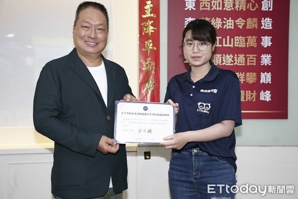 東森寵物雲美容助理洪莛瑜，獲得第2名佳績。