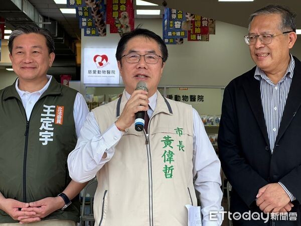 東森寵物X慈愛動物醫院結合開幕「台南19店聯慶」黃偉哲蒞臨剪綵